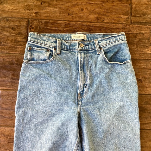 Abercrombie & Fitch The ‘90s Straight Ultra High Rise Denim Size 30/10R Raw Hem - Picture 5 of 8